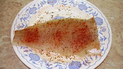 Candát v koření a obalený v hladké mouce, nakořeněno