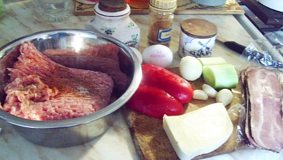Krůtí mleté šišky se sýrem a zeleninou, ingredience...