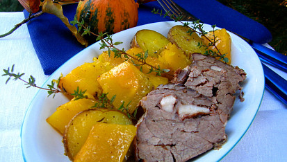 Pečená dýně s bramborami na tymiánu