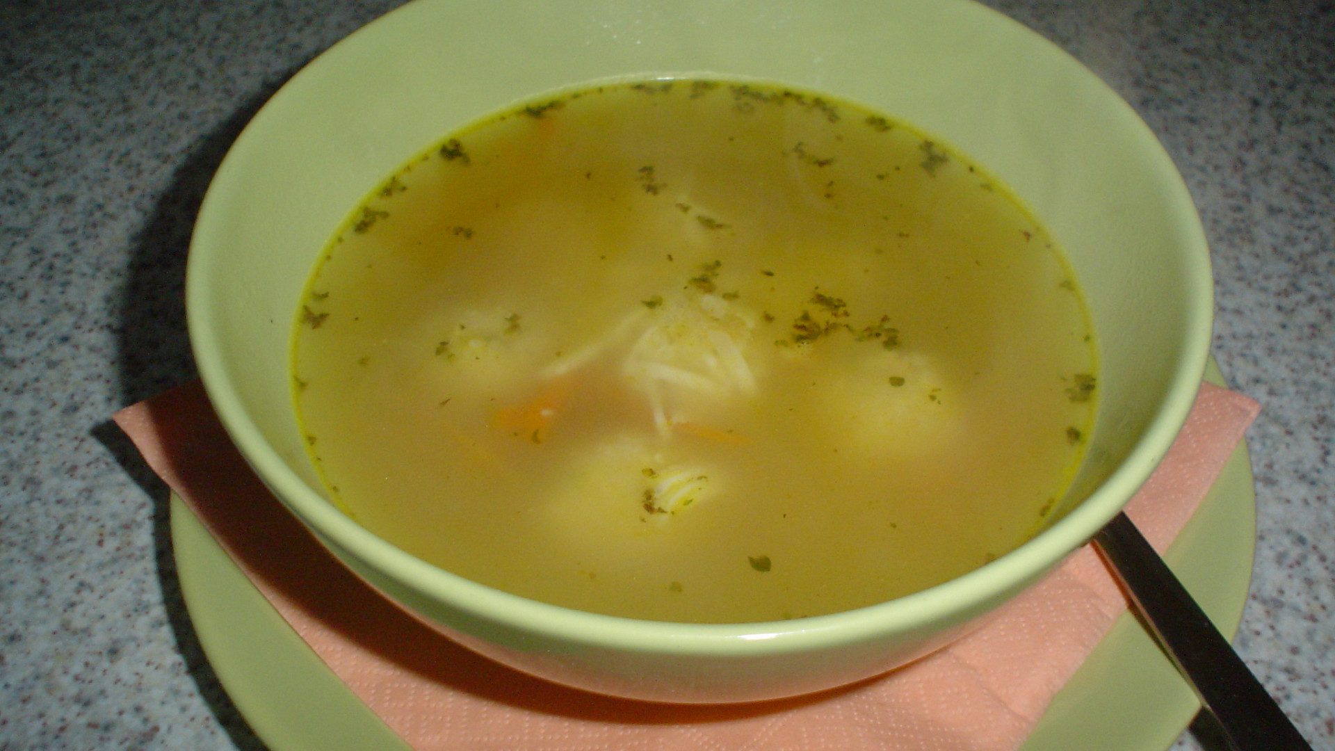 Sváteční česneková polévka se sýrovými knedlíčky