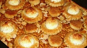 Křehké jablečno-makové řezy