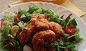 Kuřecí tempura se zeleninovým salátem