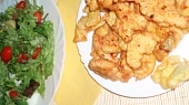 Kuřecí tempura se zeleninovým salátem