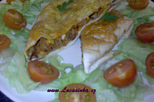 hotové Burritos s ledovým salátem a rajčátkama