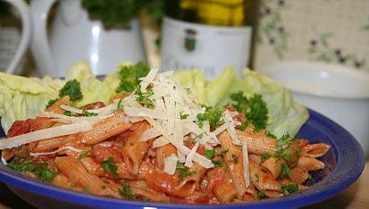 Penne ve smetanovo-rajčatové omáčce