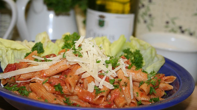 Penne ve smetanovo-rajčatové omáčce
