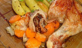 Kuře pečené na mrkvi a anglické slanině