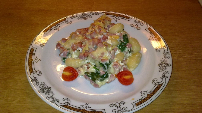 Gnocchi aneb noky se špenátem a slaninkou, hotový pokrm