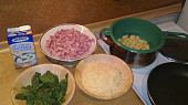 Gnocchi aneb noky se špenátem a slaninkou, připravené suroviny