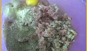 Masové koule s anglickou slaninou na kysaném zelí v parním hrnci (osmažená směs,ml.maso,vejce aj)