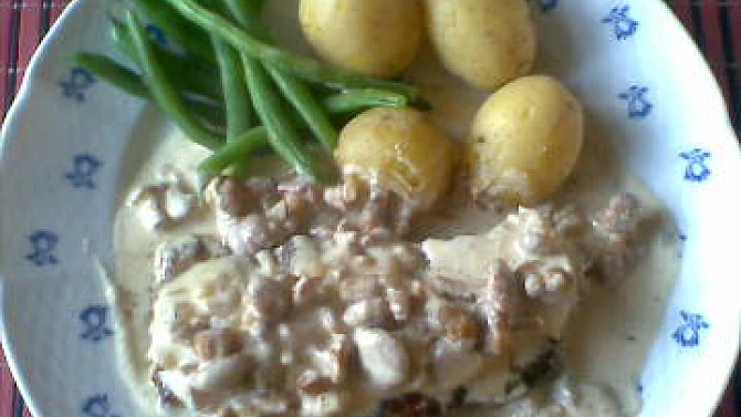 Steak s liškovo - smetanovou omáčkou