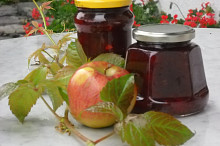 Švestkovo-jablečná marmeláda