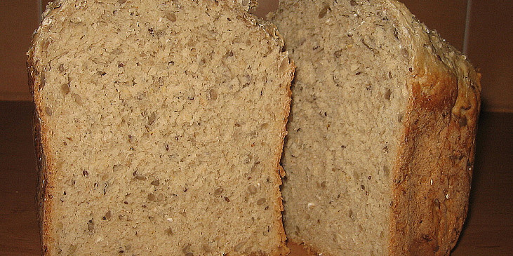 Jednoduchý cuketový chléb (varianta s bílou, celozrnnou i chlebovou moukou …)