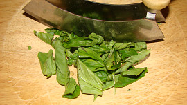 Bazalkové pesto