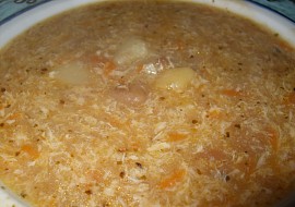 Chlebová polévka s brambory a mrkví