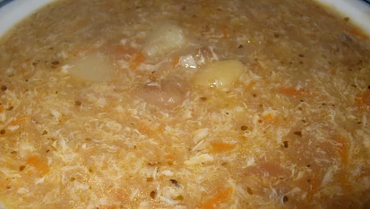 Chlebová polévka s brambory a mrkví