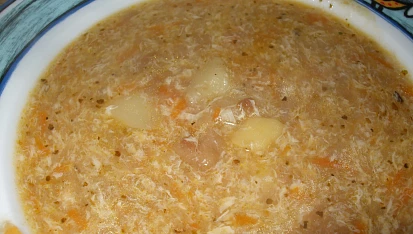 Chlebová polévka s brambory a mrkví