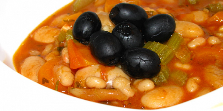 Fasolada -  řecká fazolová polévka, jak ji vaří líná hospodyně