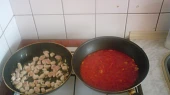 Penne s rajčatovou omáčkou a kuřecím masem
