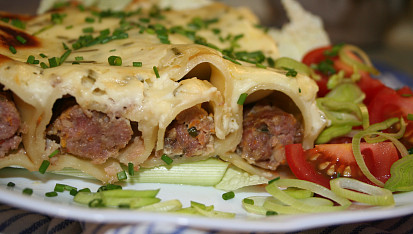 Cannelloni s voňavou masovou směsí a bešamelem