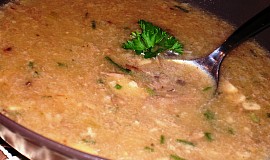 Česnekovo-houbová polévka s kroupami