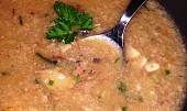 Česnekovo-houbová polévka s kroupami