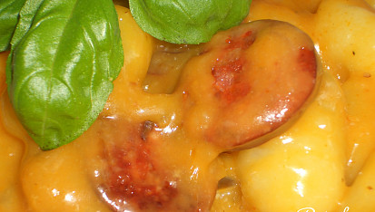 Tvarůžkové gnocchi s klobásou