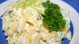 Bramborový salát s vejci a křenem