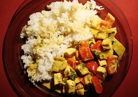 Tofu s kokosovo - kari omáčkou