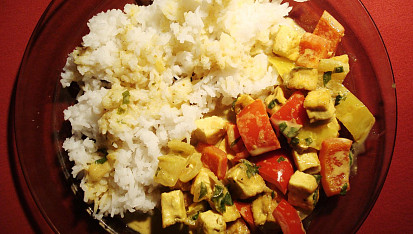 Tofu s kokosovo - kari omáčkou