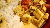 Tofu s kokosovo - kari omáčkou
