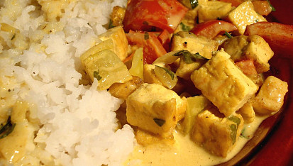 Tofu s kokosovo - kari omáčkou