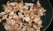 Tortilla se šťavnatým kuřecím masem a hříbky
