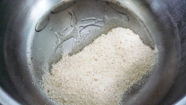 Zapečené fazolky se strouhankou