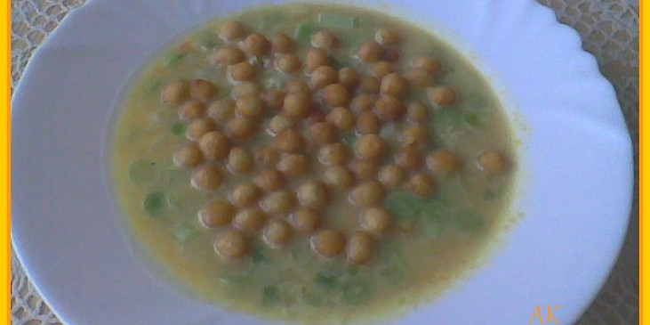 Krémová zeleninová polévka s mladou cibulkou