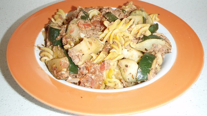 Fusilli s tuňákem a zeleninou