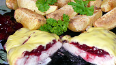 Kuřecí steak s brusinkami zapečený
