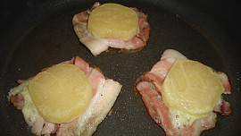 Tvarůžky na slaninovém lůžku