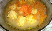 Drožďovomrkvová polévka s mrkvovosýrovými nočky