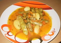Řecké fazolové lusky s bramborama- fasolakia me patates
