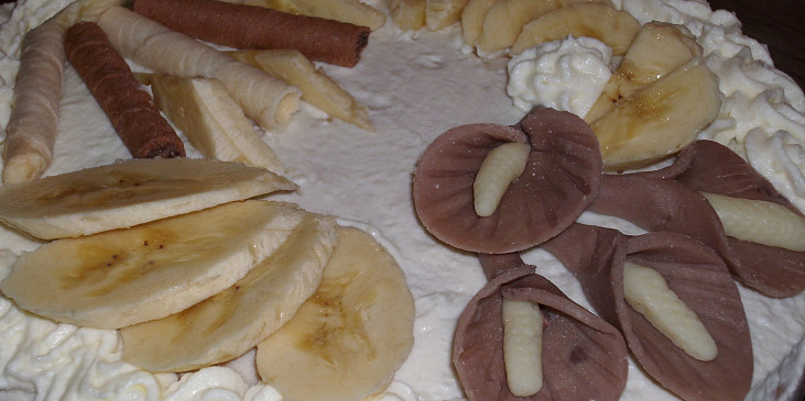 Lehký banánový dort