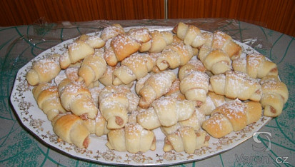 Kynuté rohlíčky s ořechovou nádivkou