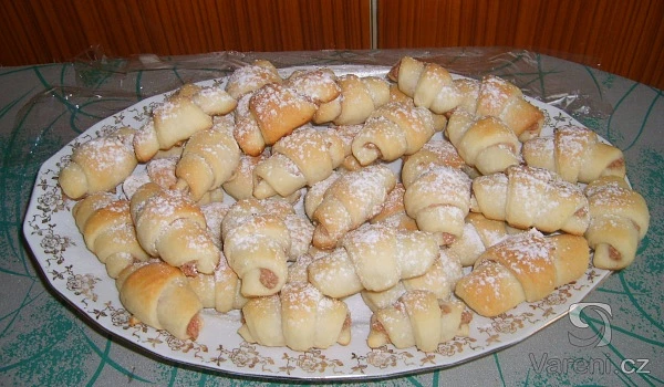 Kynuté rohlíčky s ořechovou nádivkou