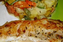 Pangasius s cuketovo-patyzónovým teplým salátem