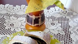 Rychlý závin z  kynutého těsta - s mákem, ořechy...