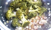 Těstoviny s brokolicí a uzeným masem