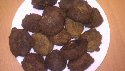 Falafel v pitta chlebu, hotovy falafel