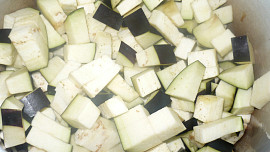 Lilková polévka s těstovinami