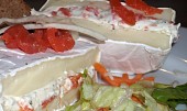 Plněný Camembert s bylinkami a "lososem"