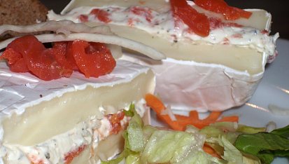 Plněný Camembert s bylinkami a "lososem"